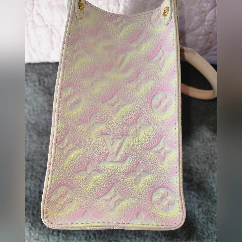 Louis Vuitton Onthego PM Stardust Pink – Empreinte Leather